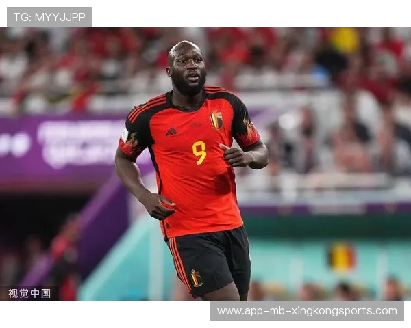 卢卡库禁区背身连做两脚，让比利时前场进攻更顺畅